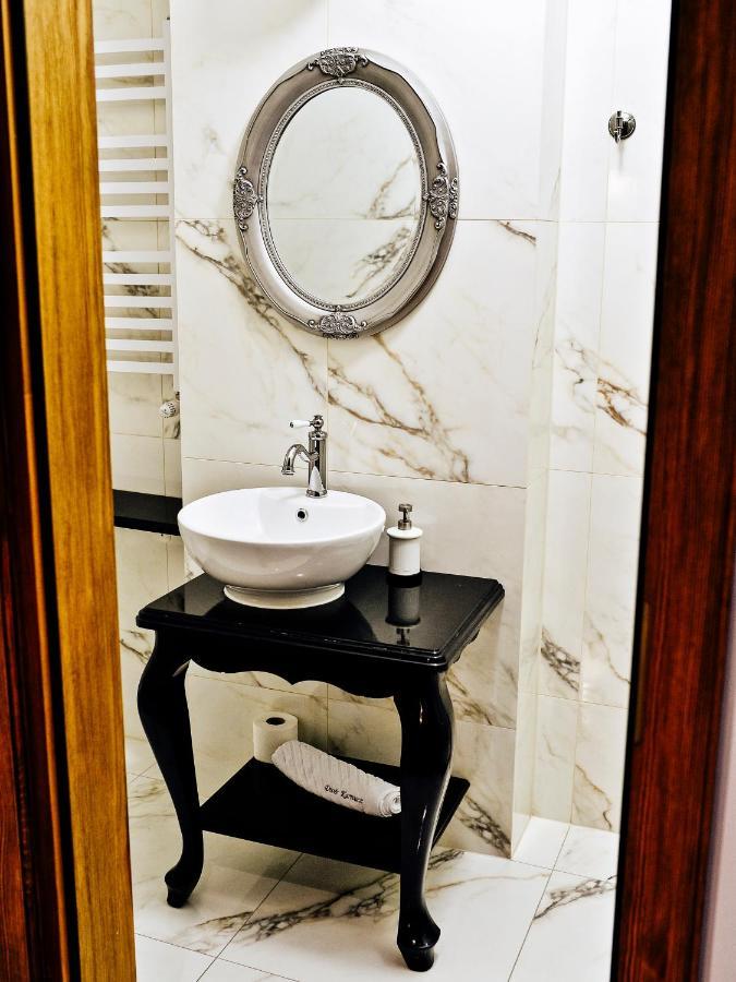 Dwor Karwacz Bed and Breakfast Przasnysz Eksteriør billede
