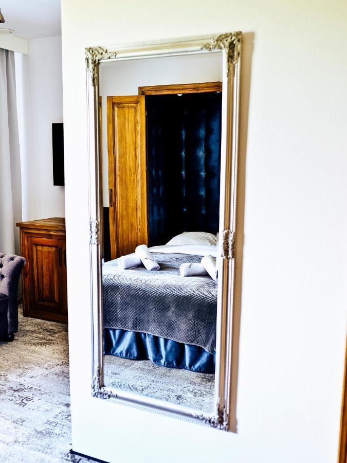 Dwor Karwacz Bed and Breakfast Przasnysz Eksteriør billede