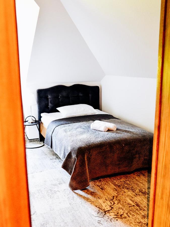 Dwor Karwacz Bed and Breakfast Przasnysz Eksteriør billede