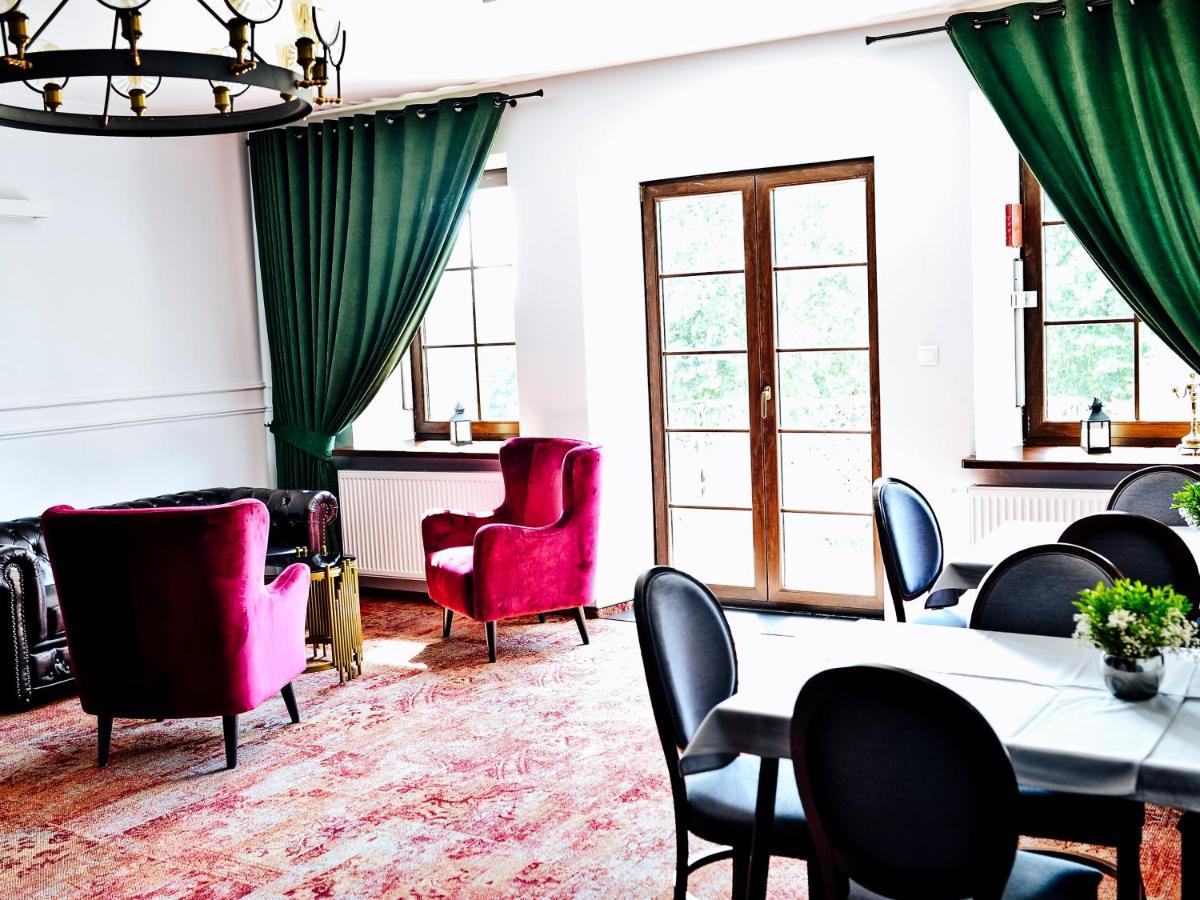 Dwor Karwacz Bed and Breakfast Przasnysz Eksteriør billede