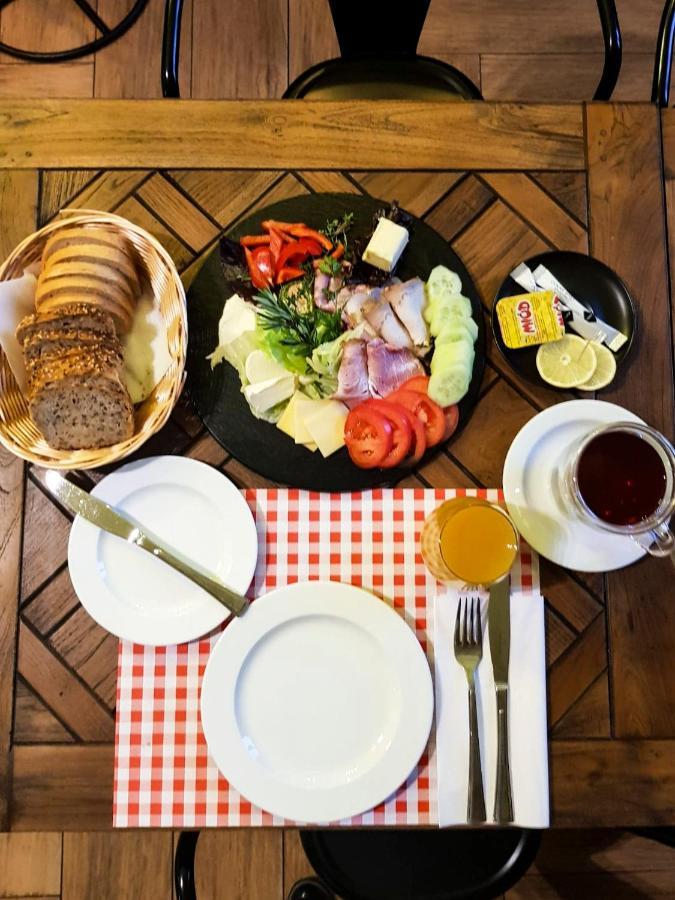 Dwor Karwacz Bed and Breakfast Przasnysz Eksteriør billede