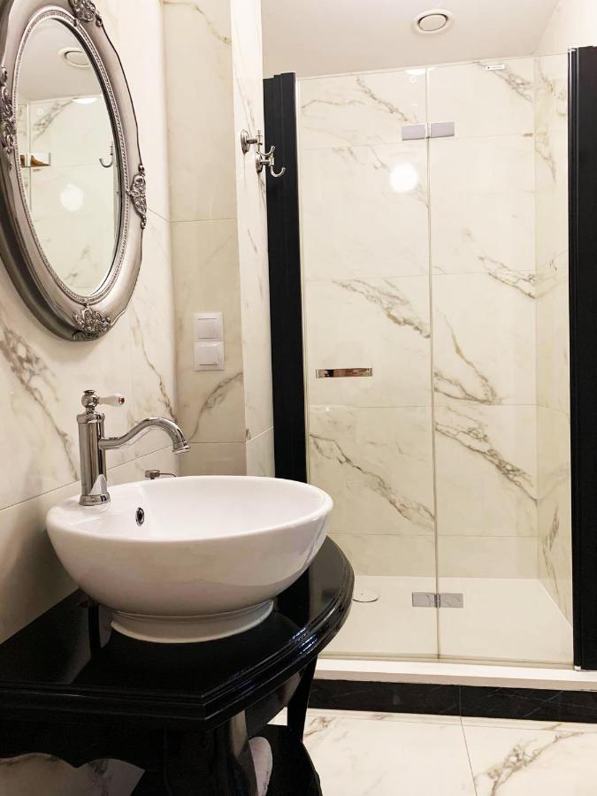 Dwor Karwacz Bed and Breakfast Przasnysz Eksteriør billede